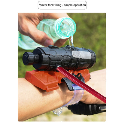 Waterpistool voor om de pols met handschoen