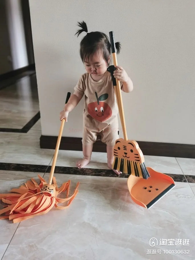 Mini speelgoed schoonmaakset met bezem, dweil en stoffer