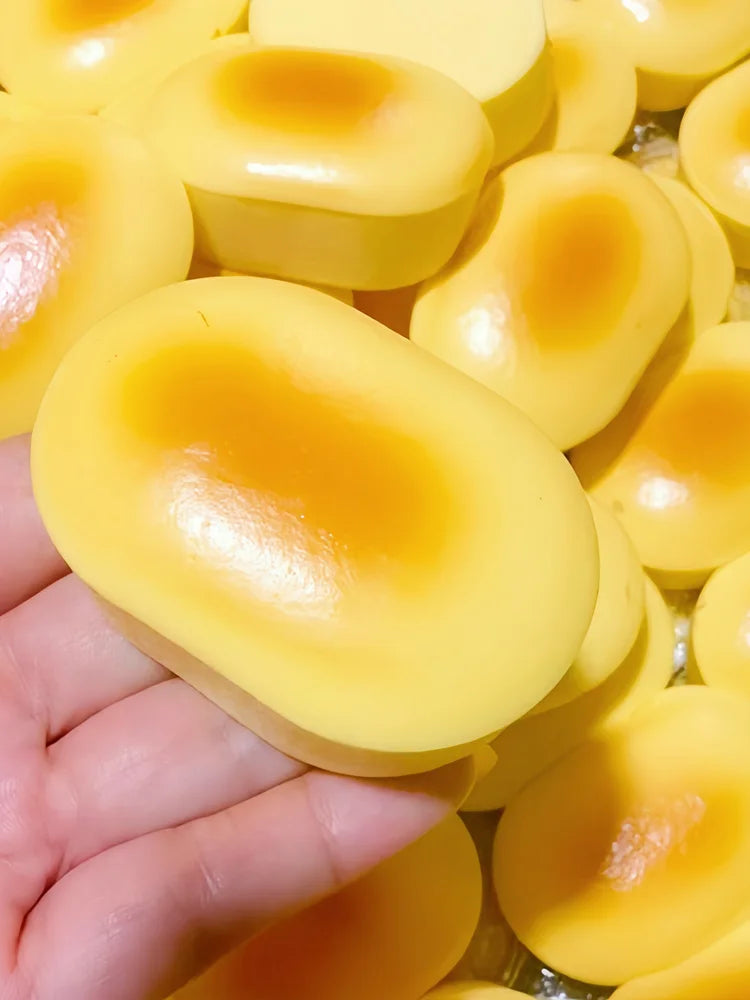 Squishy Knijpfiguur Kaasbroodje voor Stress en Ontspanning