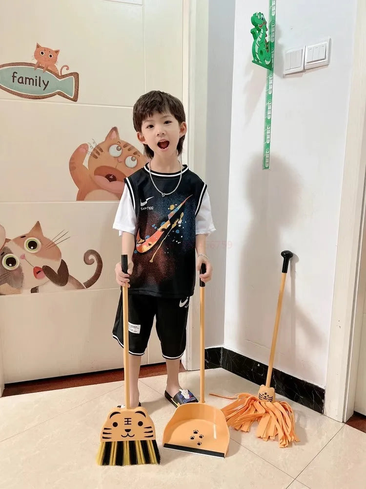 Mini speelgoed schoonmaakset met bezem, dweil en stoffer