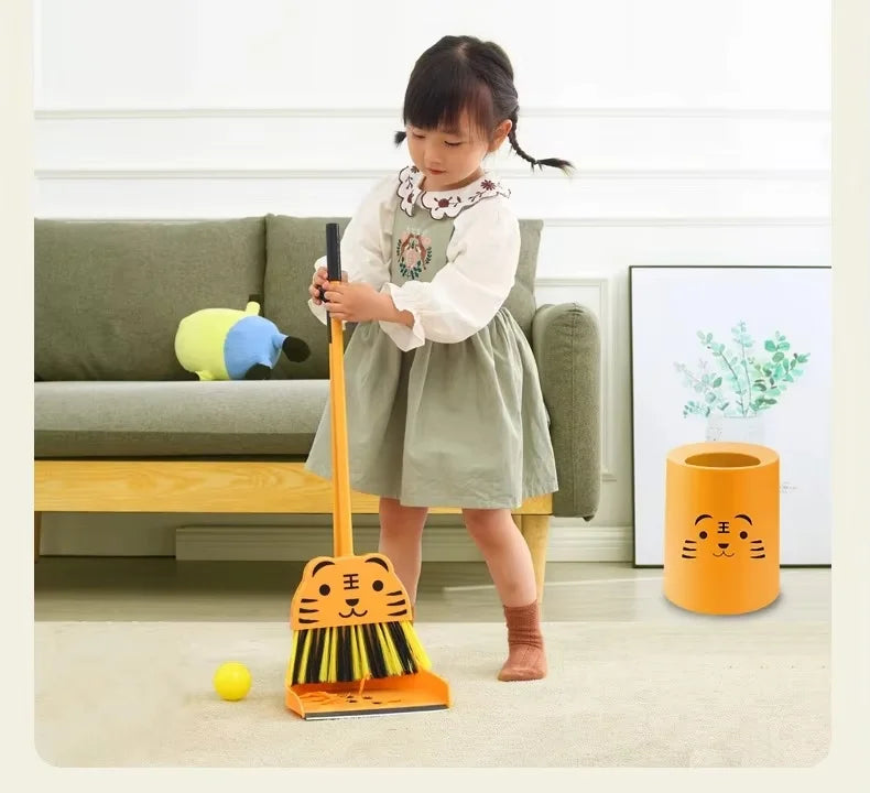 Mini speelgoed schoonmaakset met bezem, dweil en stoffer