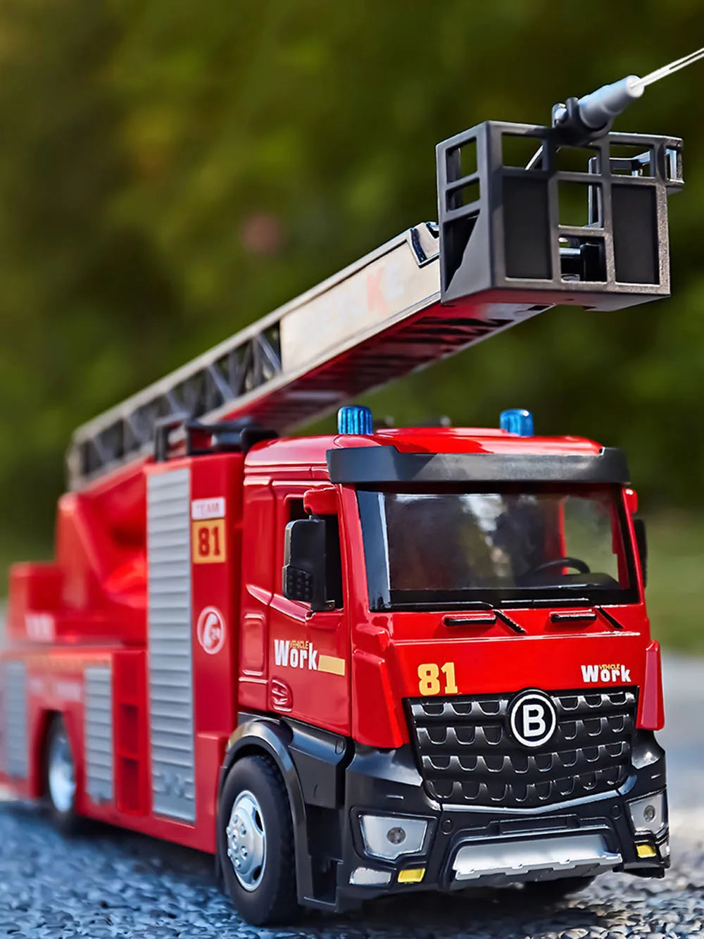 Schaalmodel Brandweerwagen van Metaal met Licht, Geluid en Openende Deuren