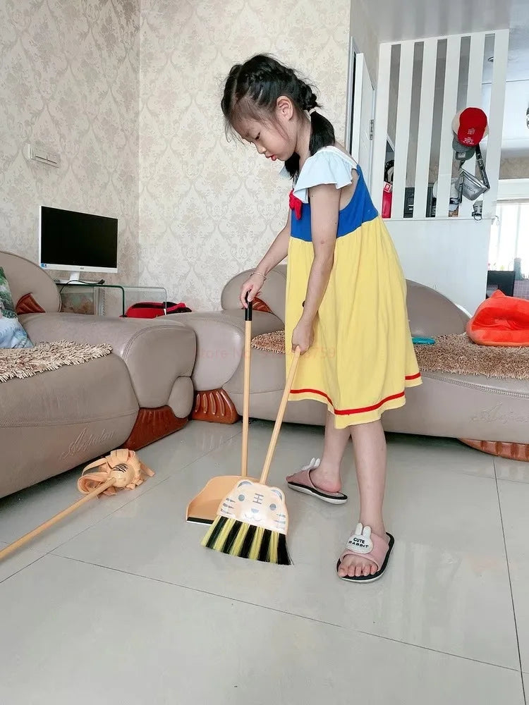 Mini speelgoed schoonmaakset met bezem, dweil en stoffer